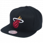 Miami Heat Mitchell & Ness Solid Team Colour Snapback cappellino