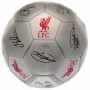 Liverpool pallone con le firme